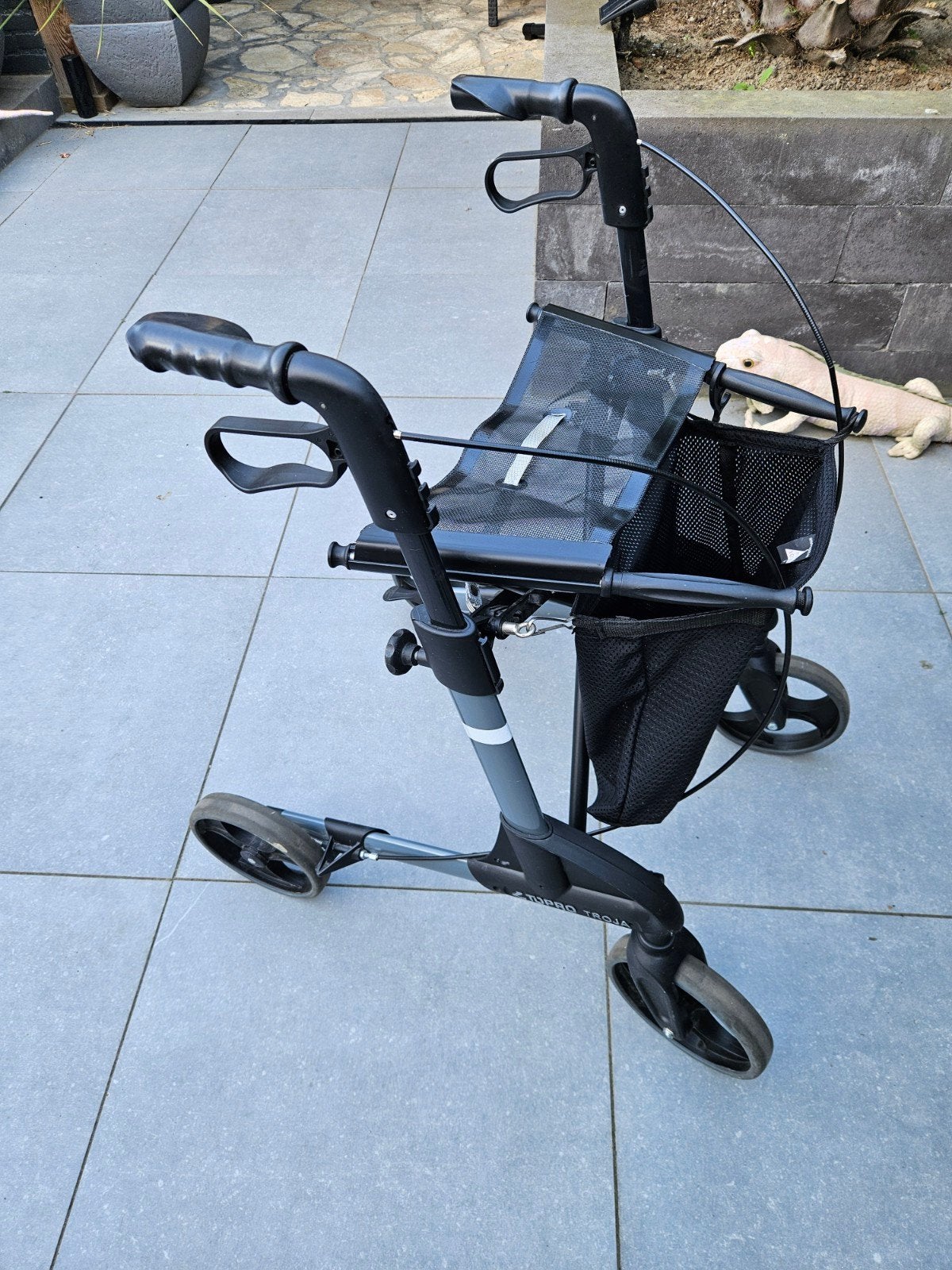 Zeer nette donkergrijze topro troja rollator lichtgewicht, Ophalen of Verzenden, Opvouwbaar, Zo goed als nieuw