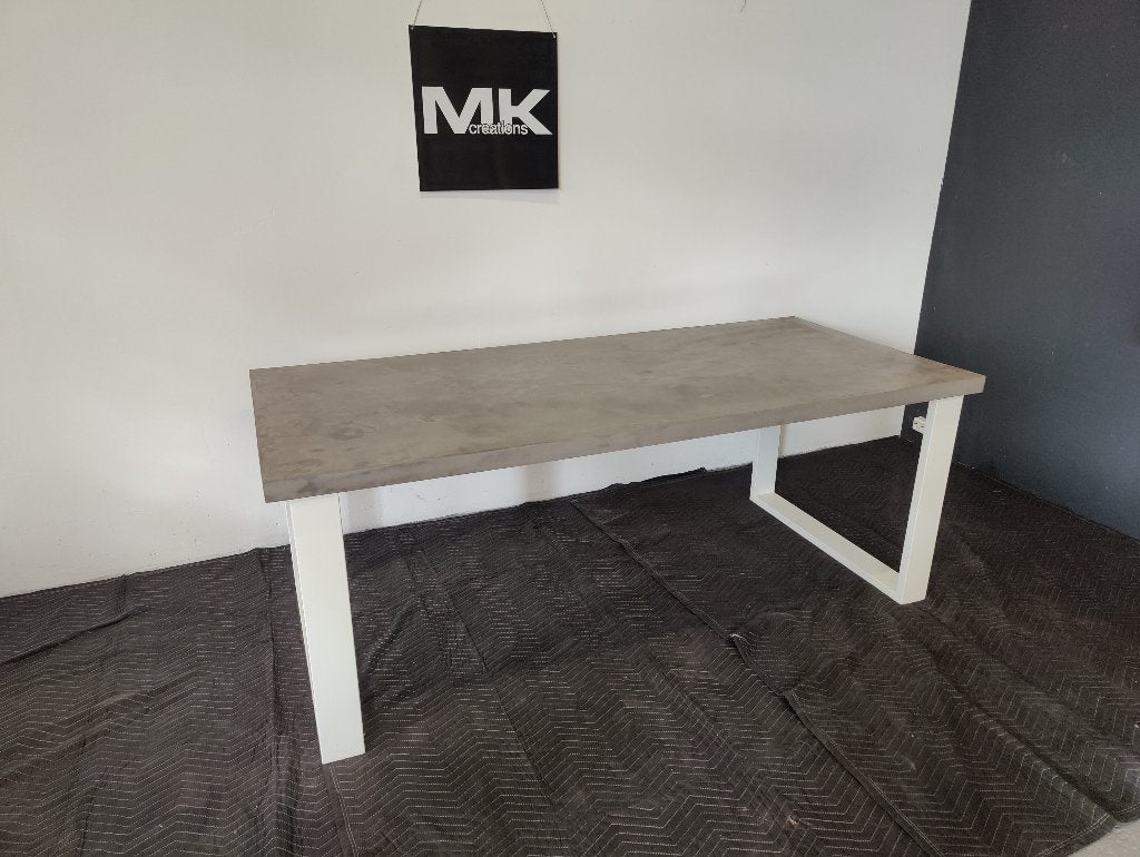 Betonlook eettafel showroommodel | Van €1.299 voor €749, Huis en Inrichting, Tafels | Eettafels, Ophalen, Overige materialen, Nieuw