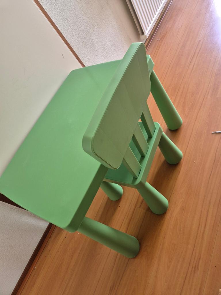 Leuk tafeltje en stoeltje, Kinderen en Baby's, Kinderkamer | Tafels en Stoelen, Ophalen, Gebruikt, Tafel(s) en Stoel(en)