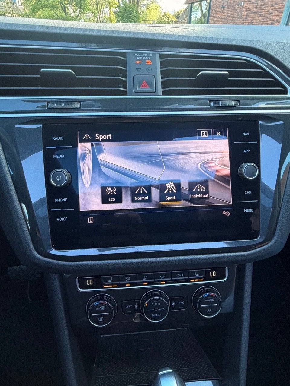 Foto 24 van Volkswagen Tiguan 2.0 TSI 190pk 4Motion DSG 2020 Grijs