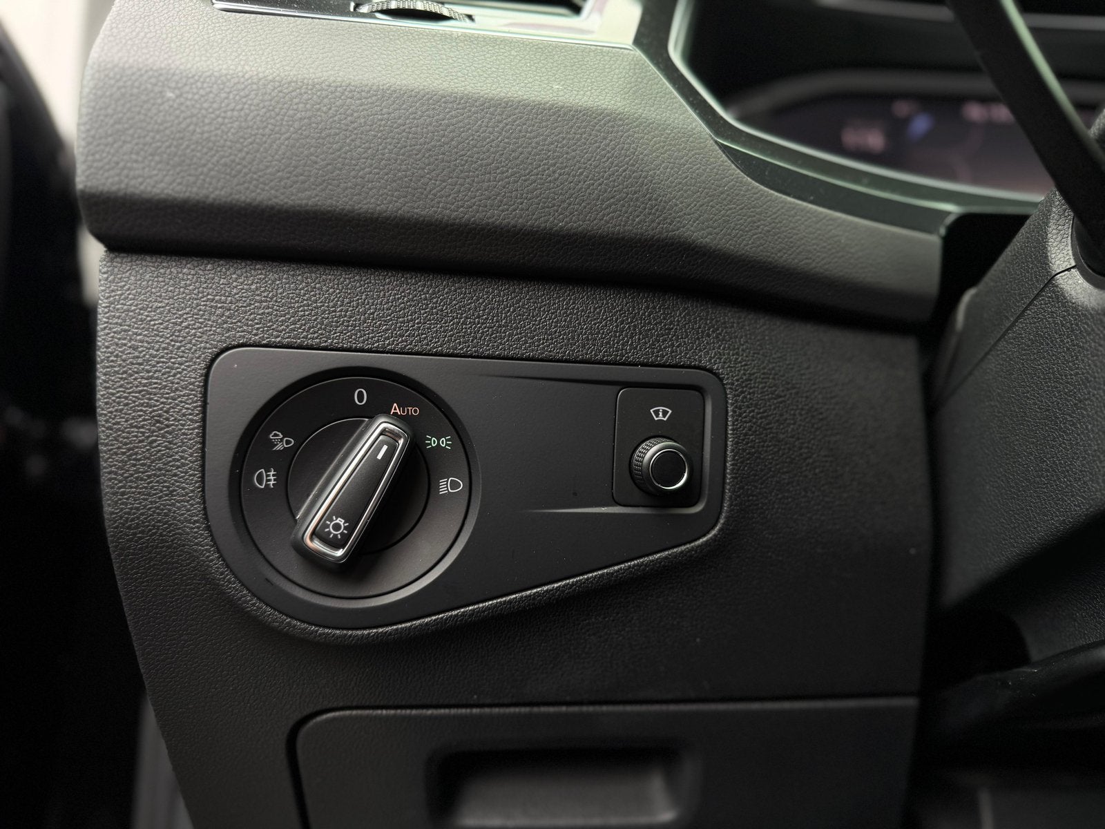 Foto 18 van Volkswagen Tiguan 1.4 TSI eHybrid R-line PANO / HUD / VOL