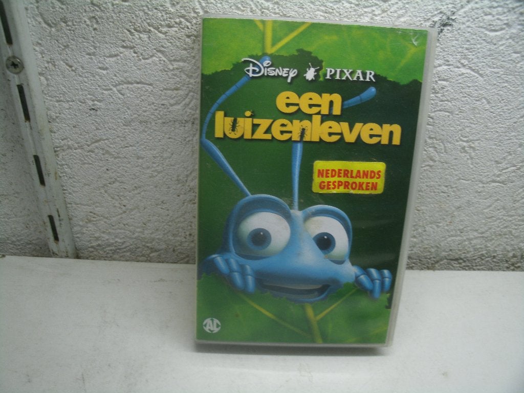 vhs 106a een luizenleven, Alle leeftijden, Ophalen of Verzenden, Zo goed als nieuw