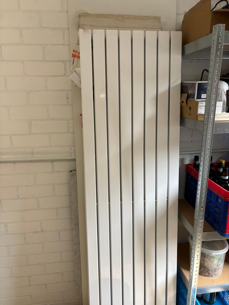 Te koop disign radiator., Doe-het-zelf en Verbouw, Verwarming en Radiatoren, Radiator, Nieuw, Minder dan 60 cm, Ophalen of Verzenden
