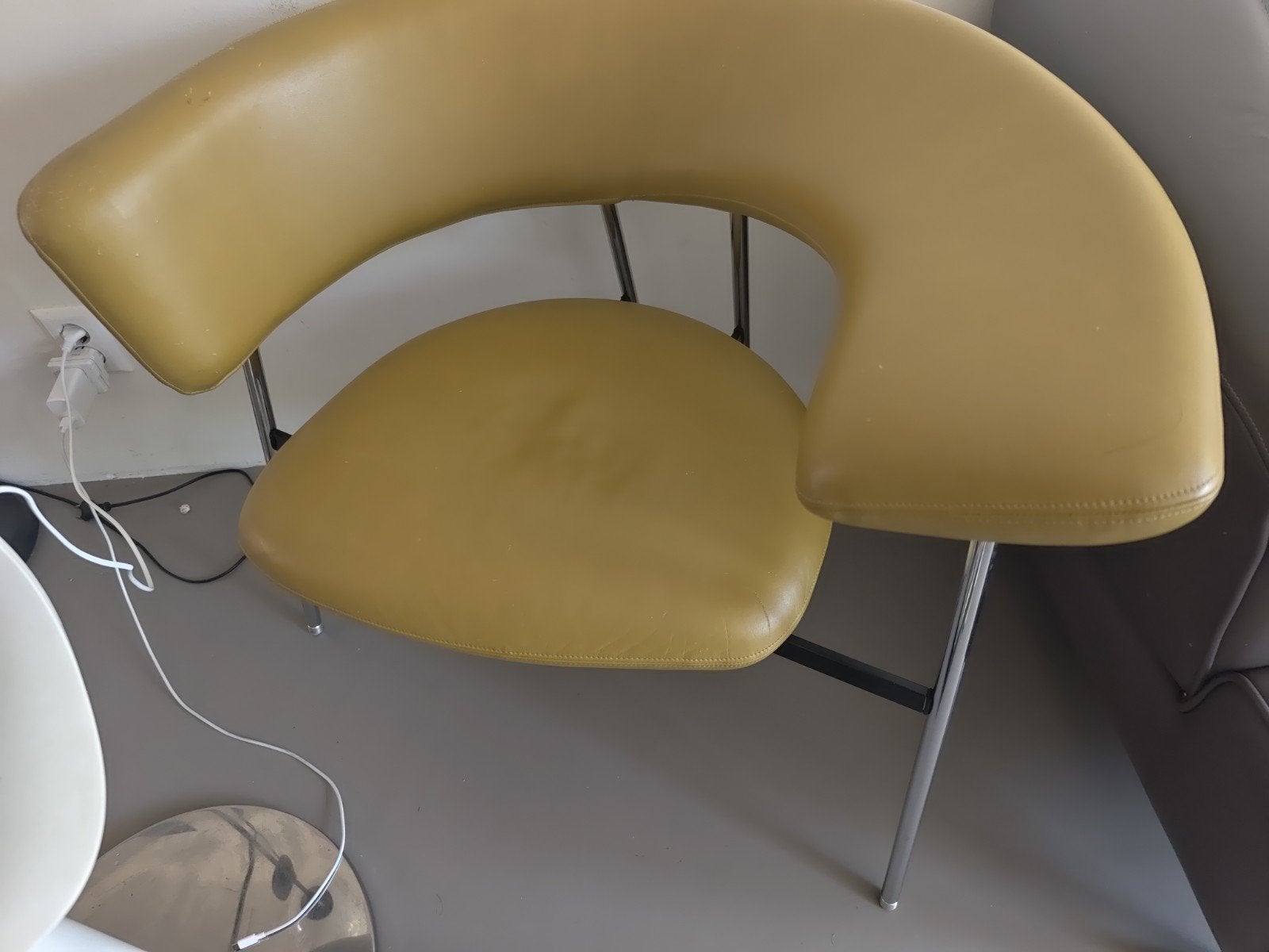 Leolux "Divi Divi" Fauteuil, Ophalen, Gebruikt, Eén