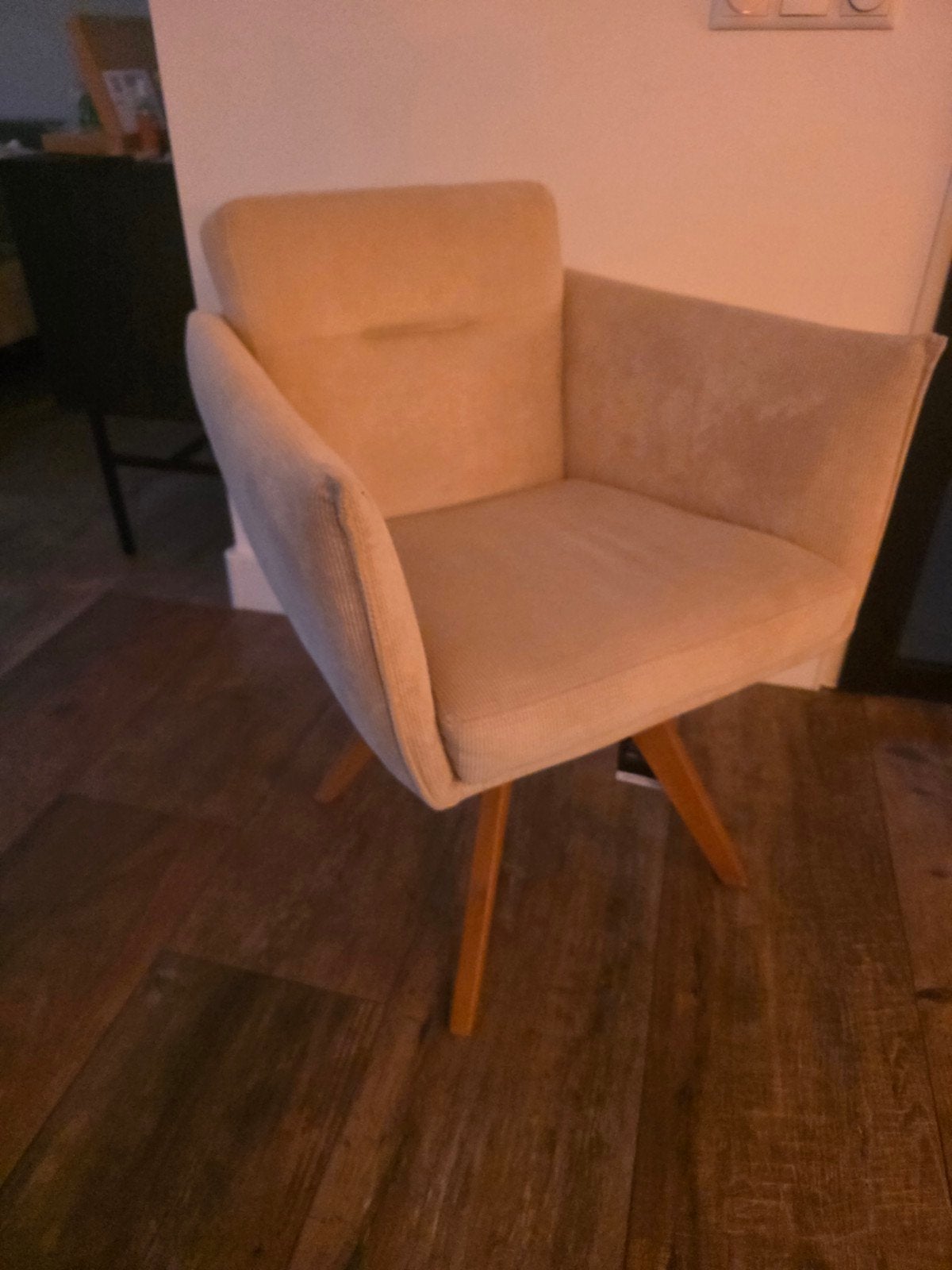 Comfortabele beige eetkamerstoel Amsterdam Moods collection, Ophalen, Modern, Comfortabel, Overige kleuren, Zo goed als nieuw
