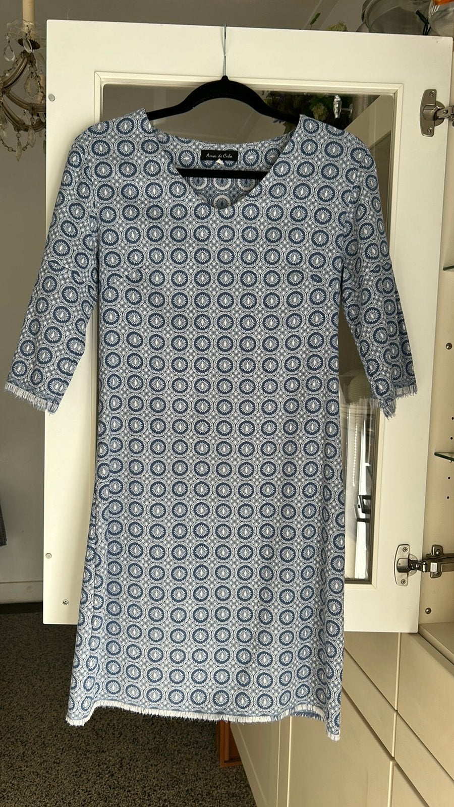 AMOR DE CUBA tegeltjes blauwe jurk met mooie mouwen mt S, Kleding | Dames, Blauw, Ophalen of Verzenden, Zo goed als nieuw, Knielengte