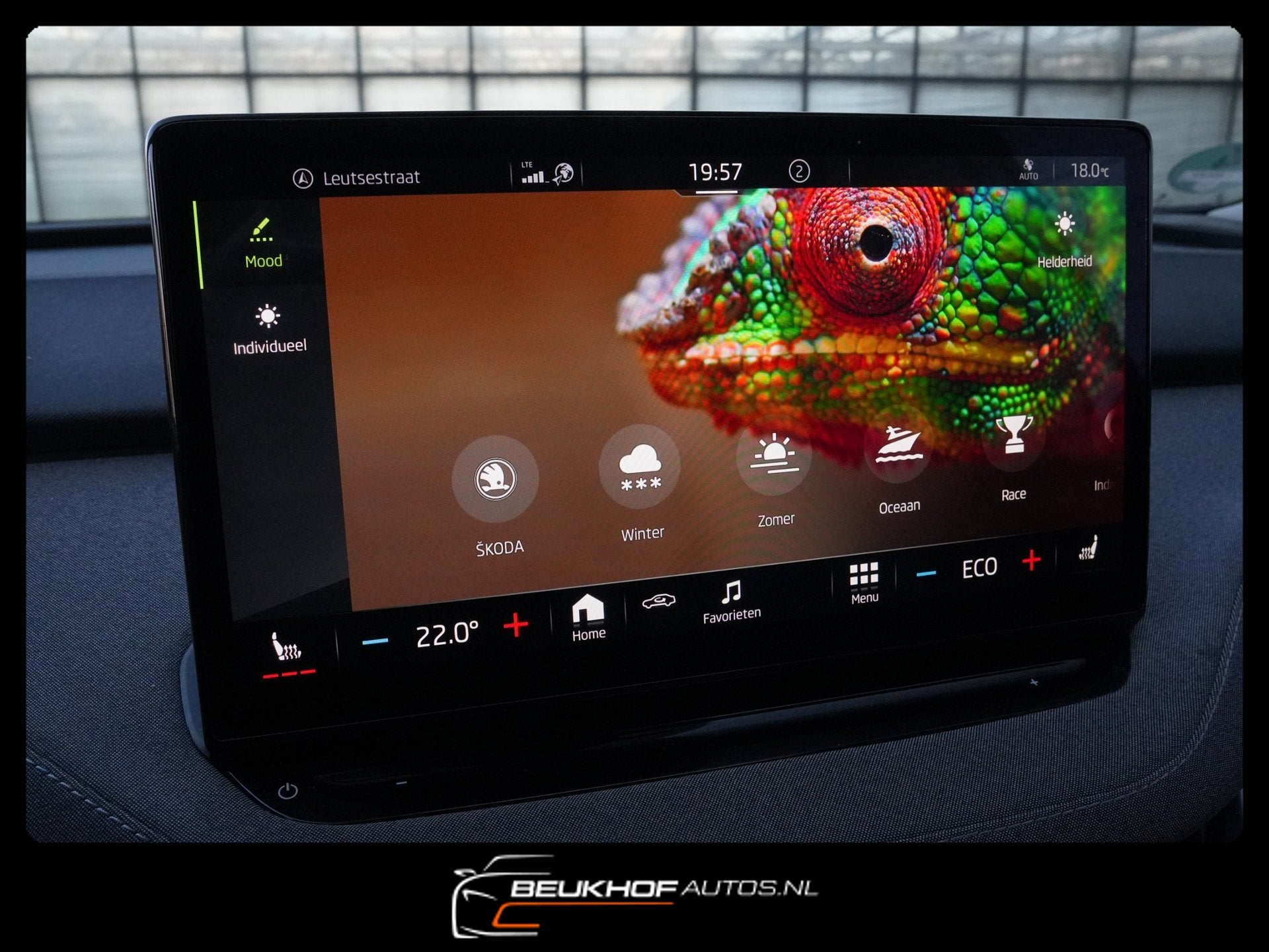 Foto 4 van Skoda Enyaq iV 60 Carplay Navi Pano Leer Camera Soh 93.5%.