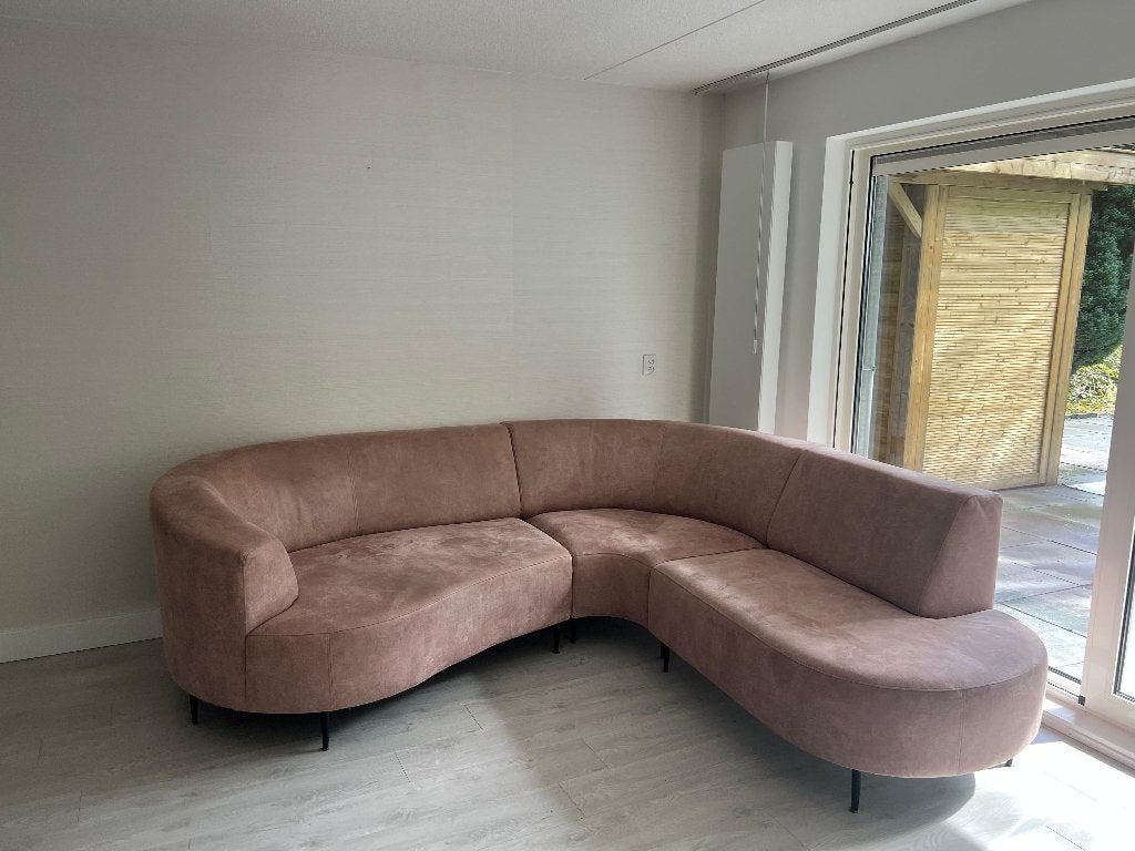 Stijlvolle roze gebogen bank - Zo goed als nieuw, 100 tot 125 cm, 300 cm of meer, Ophalen of Verzenden, Zo goed als nieuw