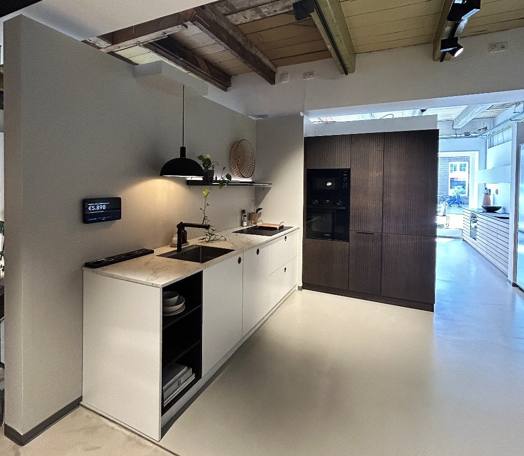 KVIK CORISA keuken donker eiken & VEDA wit NIEUW!, Ophalen, Overige kleuren, Hoekkeuken, Nieuw