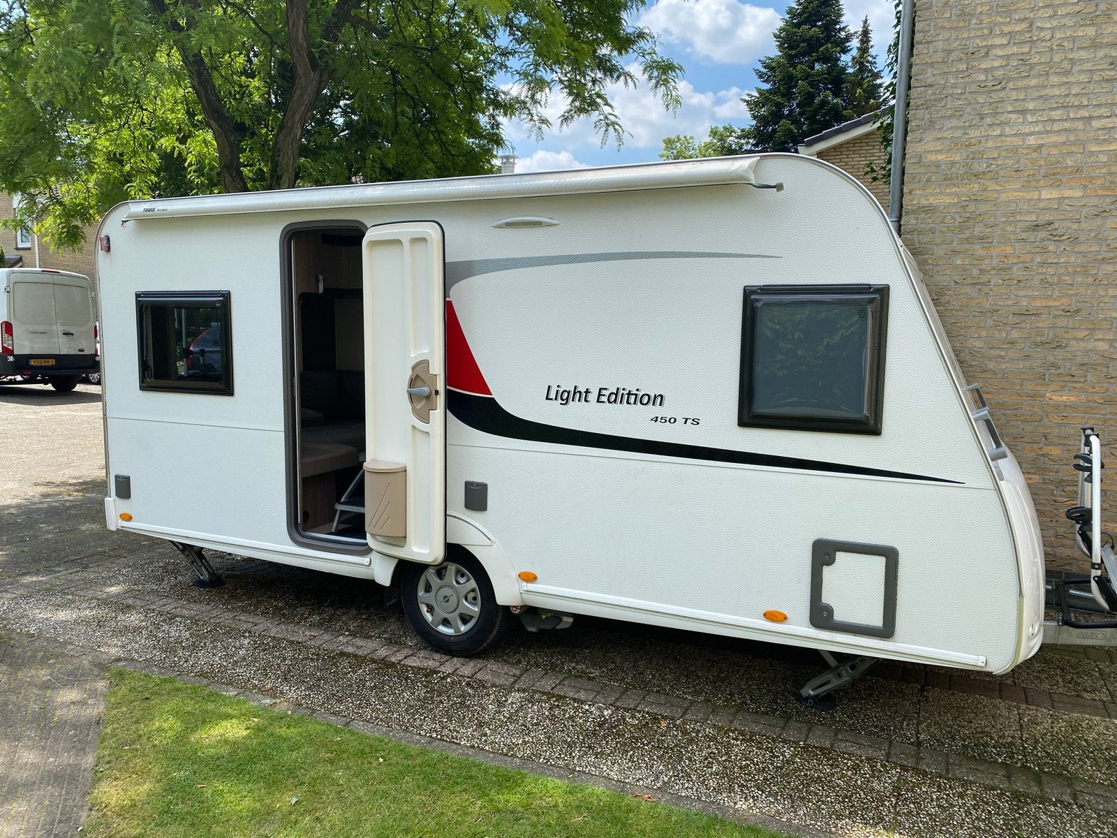 Bürstner 450 TS Light Edition (2017) met mover en luifels, Rondzit, Frans bed, 750 - 1000 kg, Particulier
