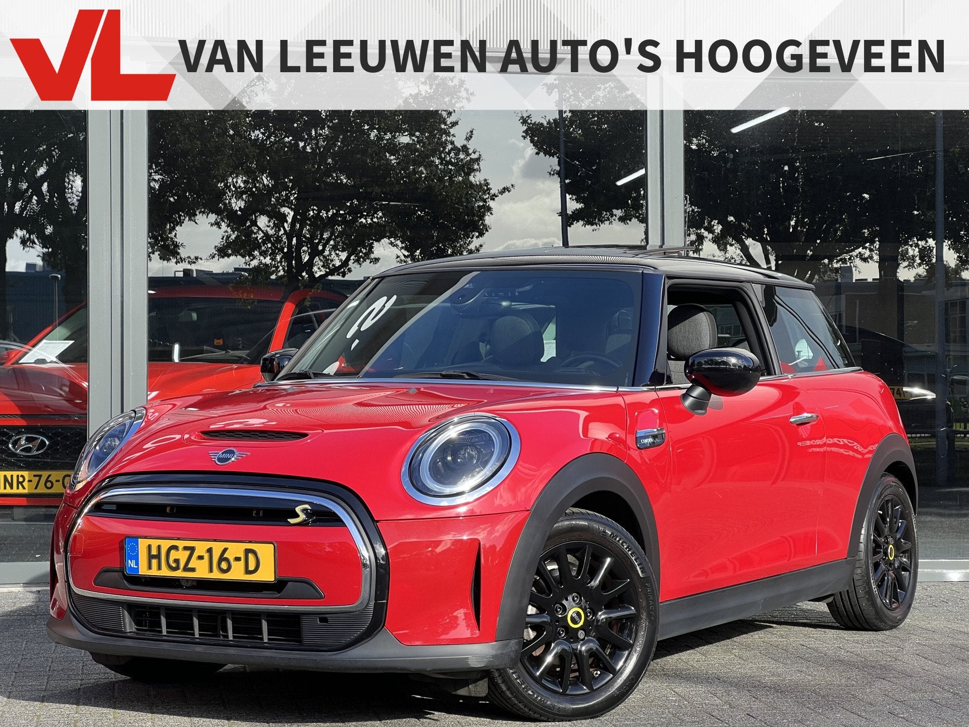 MINI Electric MINI Yours 33 kWh | 98% SOH | Panoramadak | RI, Auto's, Gebruikt, Met garantie (alle), 4 stoelen, Leder en Stof