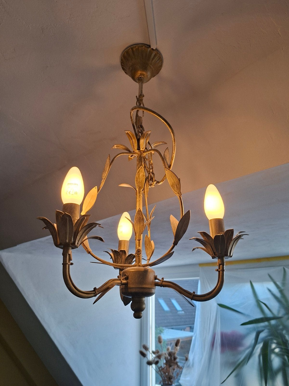 Gouden kroonluchter met 3 armen en bladdetails, Klassiek, Elegant, Barok, Gebruikt, E14 (klein), Ophalen of Verzenden
