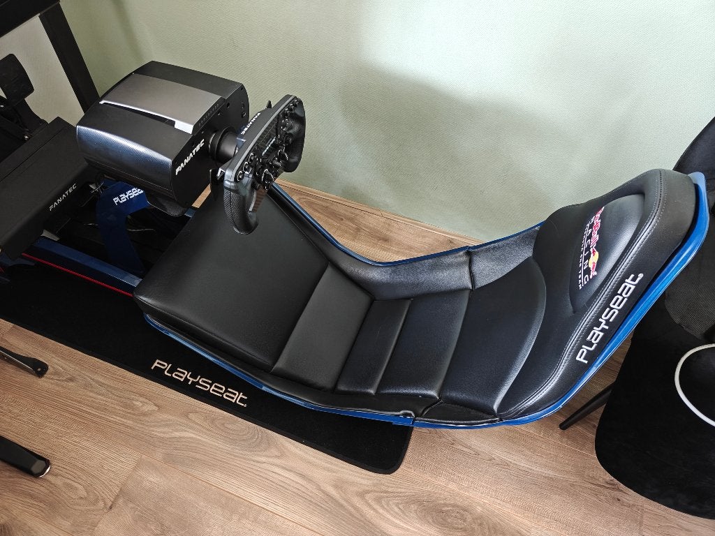 Fanatec F1 Red Bull Playseat Race-simulator + PS4 / LG 3D TV, Spelcomputers en Games, Ophalen, PlayStation 4, Zo goed als nieuw