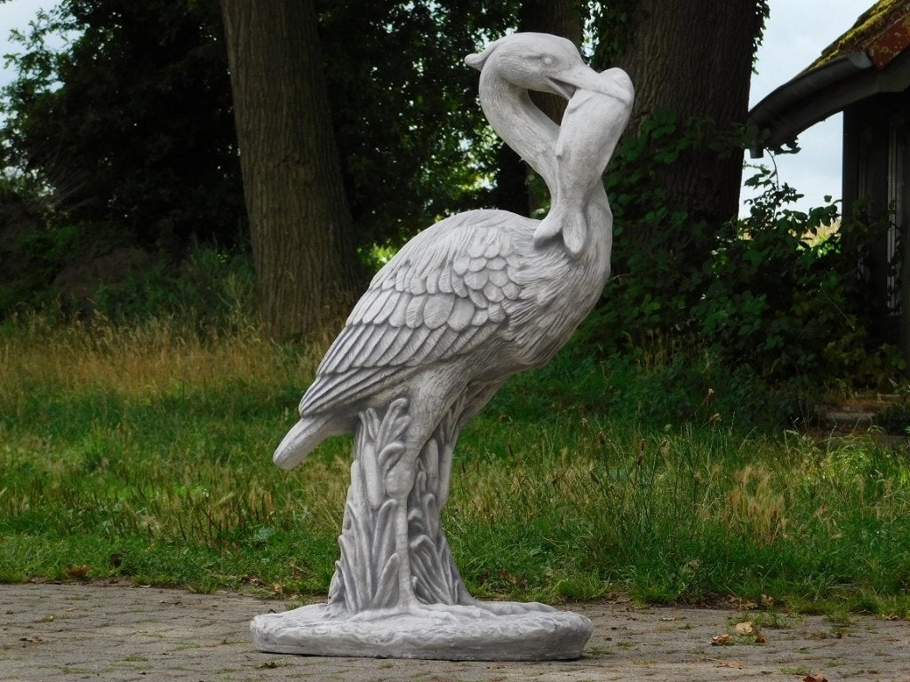 Beeld Reiger met Vis - 90 cm - Steen, Dierenbeeld, Steen, ., Ophalen of Verzenden