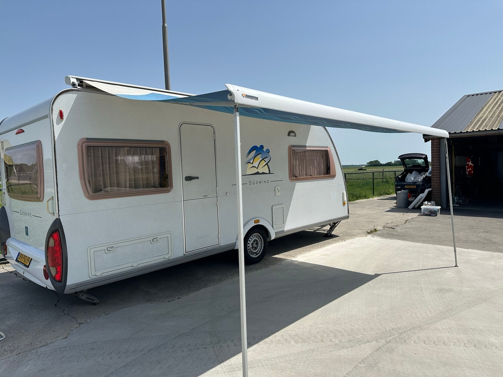 Knaus Sudwind 550 KU - 6 persoons met stapelbed en voortent, Caravans en Kamperen, Caravans, Stapelbed, Rondzit, Luifel, Knaus
