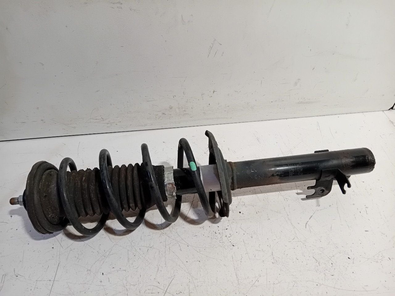 Veerpoot links voor Peugeot 108, Auto-onderdelen, Onderdelen@venauto.nl, Van der Ven Autorecycling B.V., Gebruikt, Ettenseweg 76, 4706 PB Roosendaal, The Netherlands