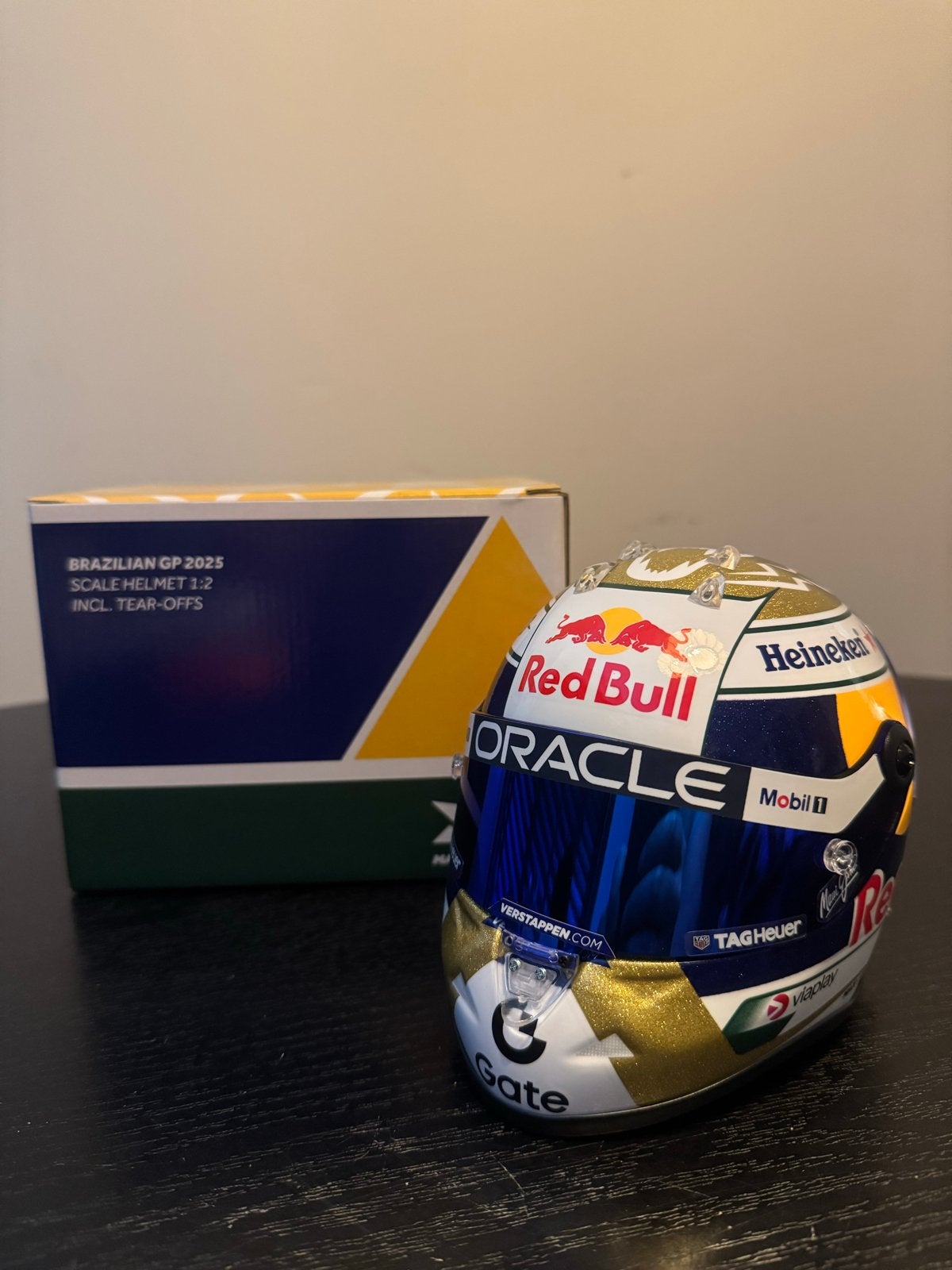 Max Verstappen Brasil 2025 helm 1:2, Ophalen of Verzenden, Nieuw, Formule 1