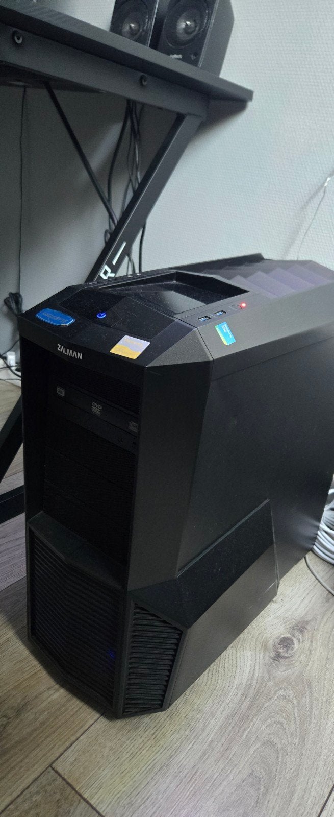 Complete Pc (stoel bureau en Z906 apart te koop), Ophalen, Gebruikt, Overige genres, 1 speler