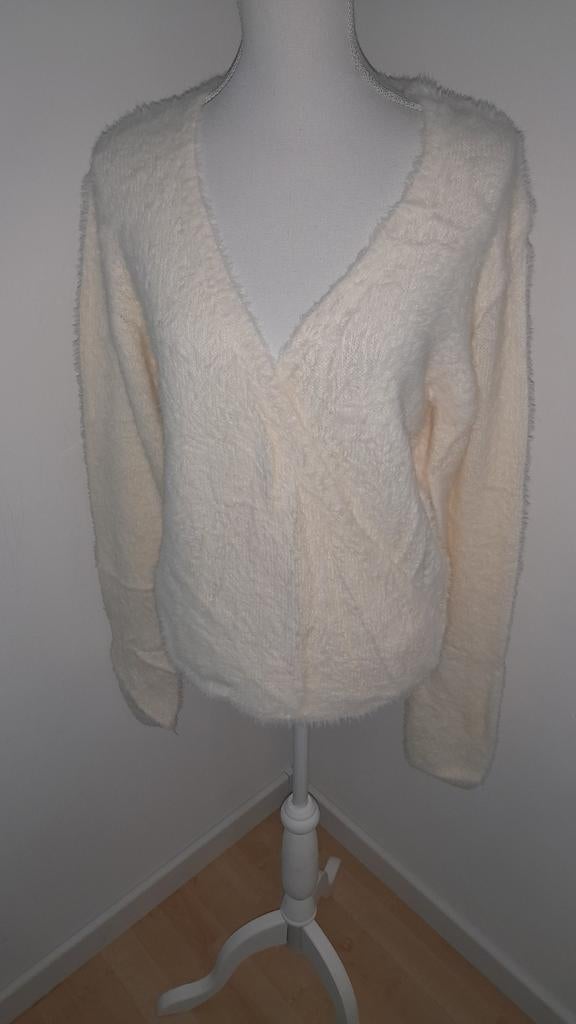 Leuke fluffy trui maat M/L Nieuw!, Kleding | Dames, Ophalen of Verzenden, Nieuw, Maat 38/40 (M), Overige kleuren
