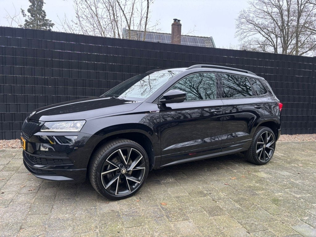 Skoda KAROQ 1.5 TSI SPORTL. BUS.**Digitaalcockpit//DAB/CARPL, Auto's, Electronic Stability Program (ESP), 4 cilinders, Zwart, Karoq