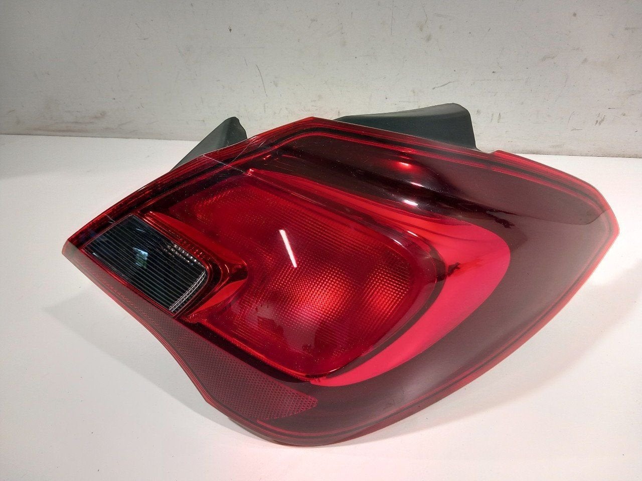 Achterlicht carrosserie rechts Opel Corsa, Onderdelen@venauto.nl, Van der Ven Autorecycling B.V., Gebruikt, Ettenseweg 76, 4706 PB Roosendaal, The Netherlands