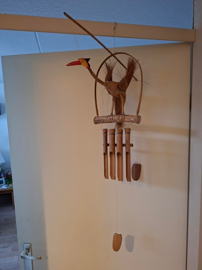 Decoratieve vogel van hout, bamboe en kokosnoot met geluid, Ophalen of Verzenden, Gebruikt, Meerkleurig, Natuurlijk materiaal