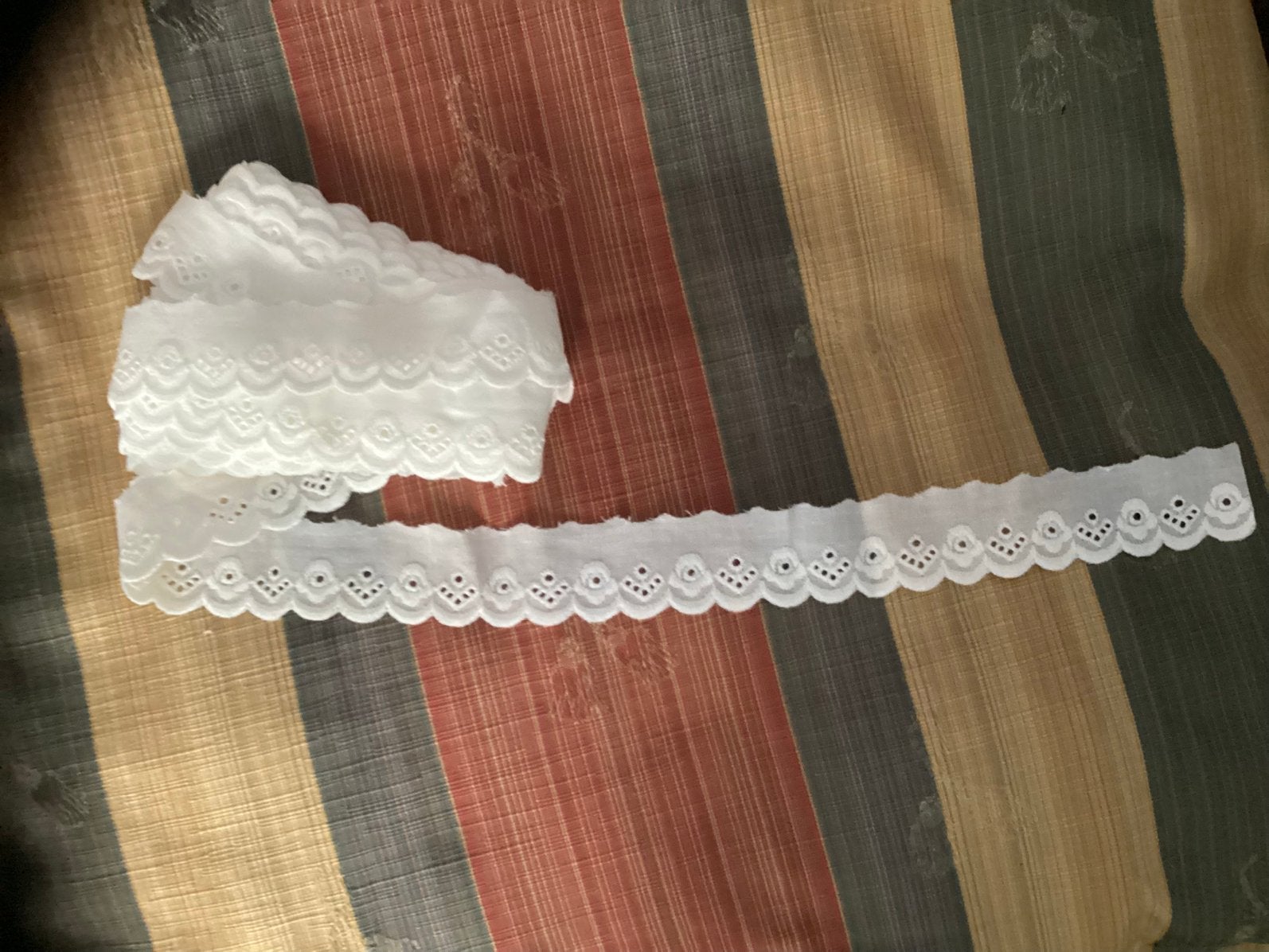 Ca 7 meter kanten lint., Hobby en Vrije tijd, Naaien en Fournituren, Verzenden, Nieuw, Lint, Band of Elastiek