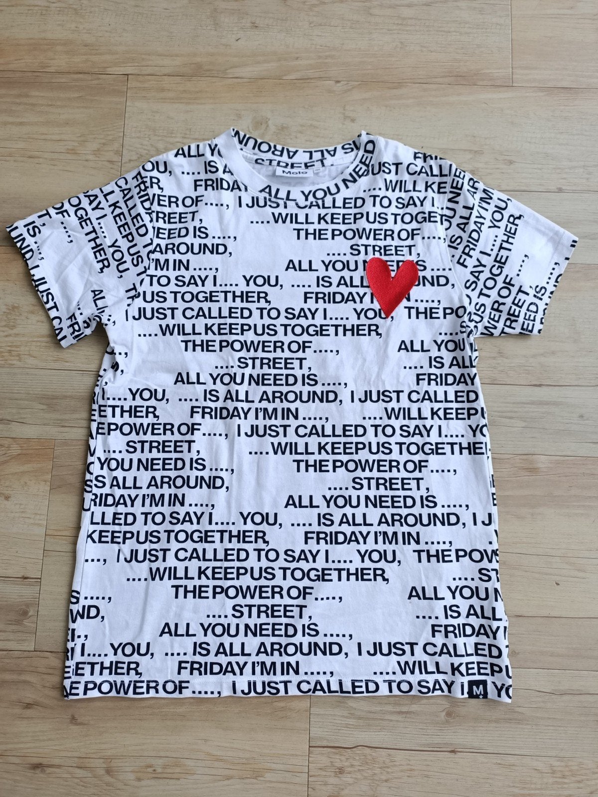 Molo T-shirt wit met tekstprint en rood hartje, maat 164, Molo, Jongen of Meisje, Ophalen of Verzenden, Zo goed als nieuw