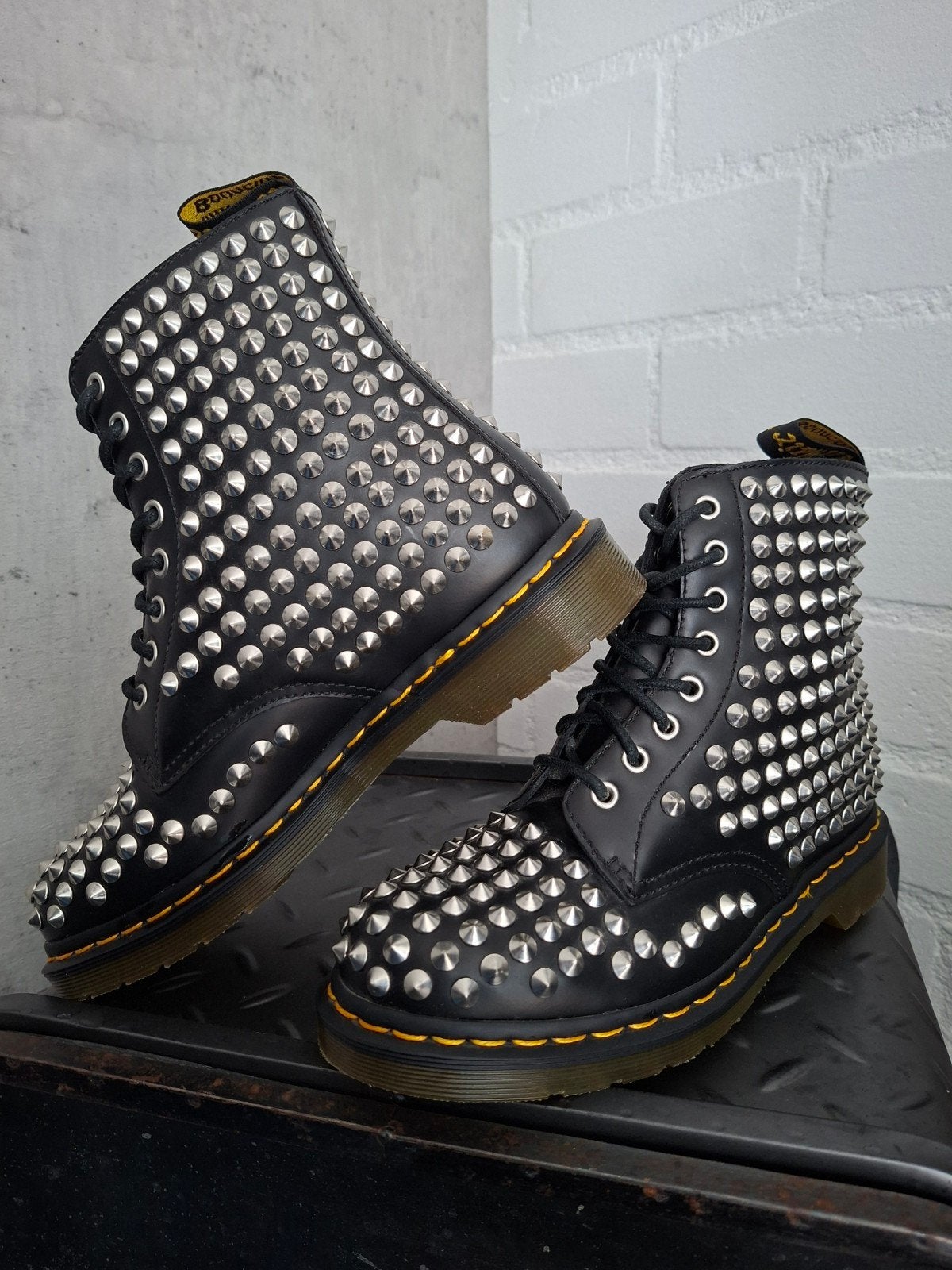Dr. Martens 1460 Spike - Stud, Black Smooth Maat: 40, Kleding | Dames, Zwart, Lage of Enkellaarzen, Ophalen of Verzenden, Dr. Martens