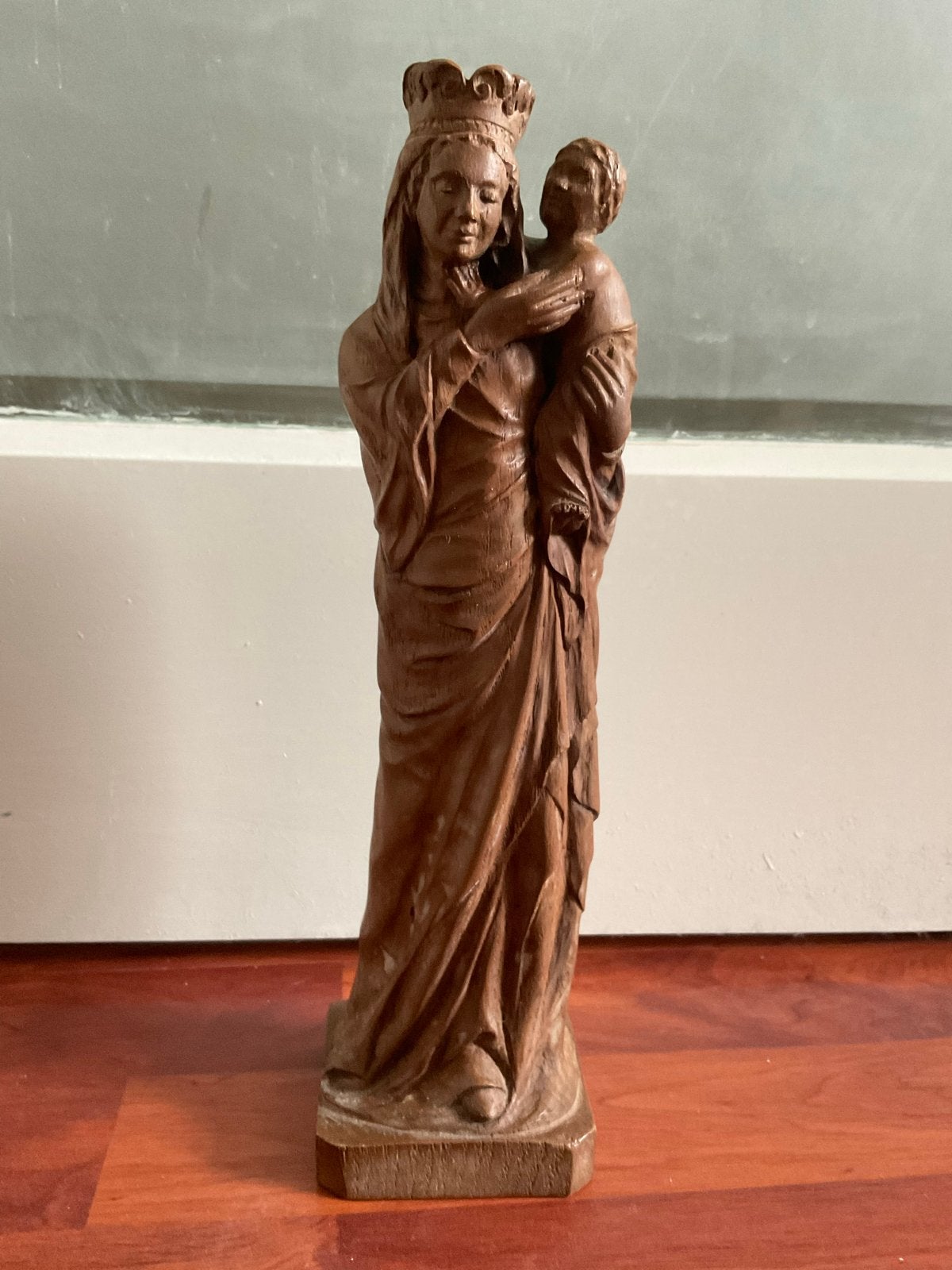 Houten beeld Maria met kind, 14e eeuw reproductie, Ophalen of Verzenden, Handgemaakt, 20 - 50 cm, Beeld