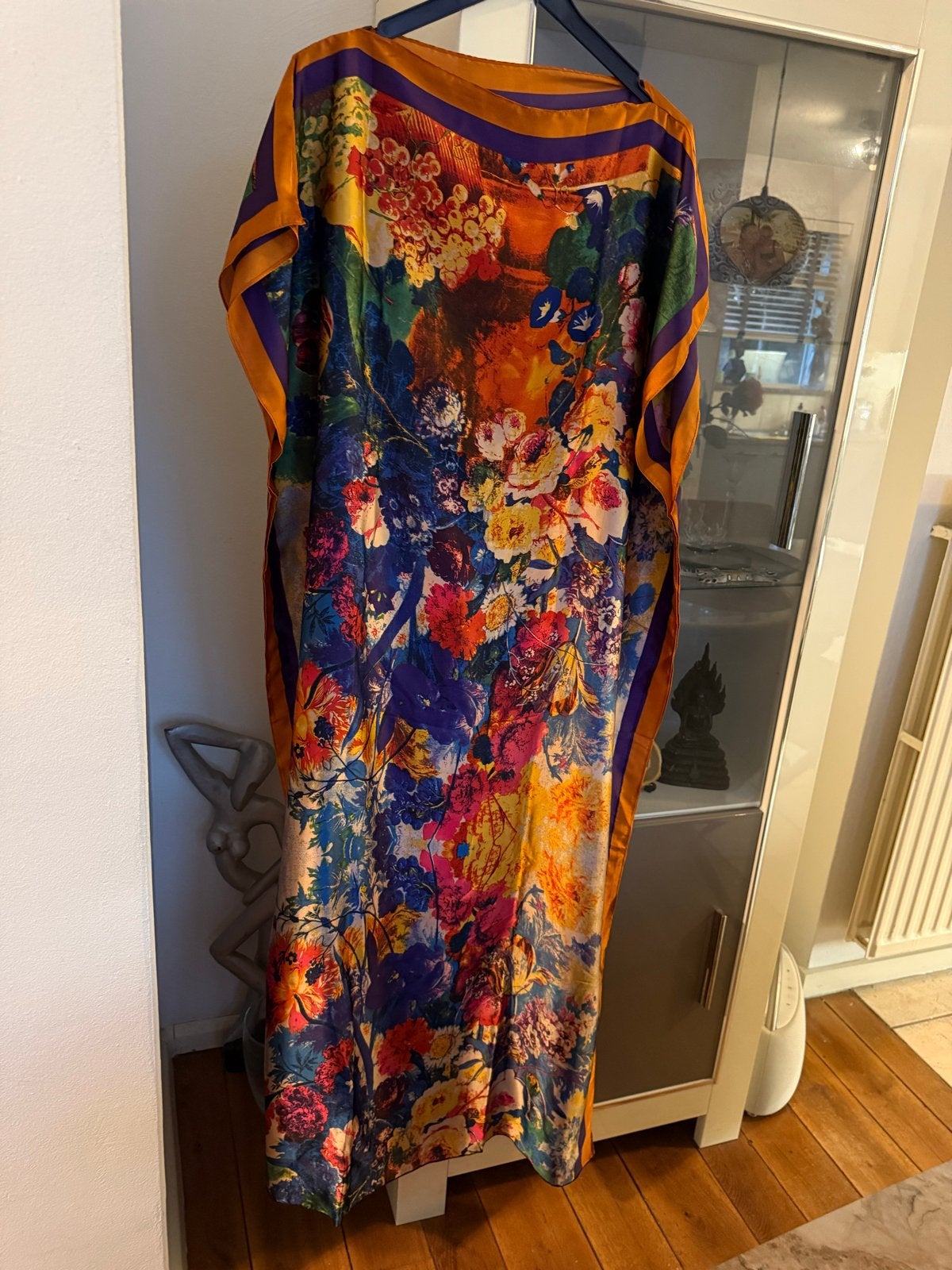 Luxe Satijnlook Kaftan Maat 52/54 met Bijpassende Sjaal, Ophalen of Verzenden, Nieuw, Meerkleurig, Jurk