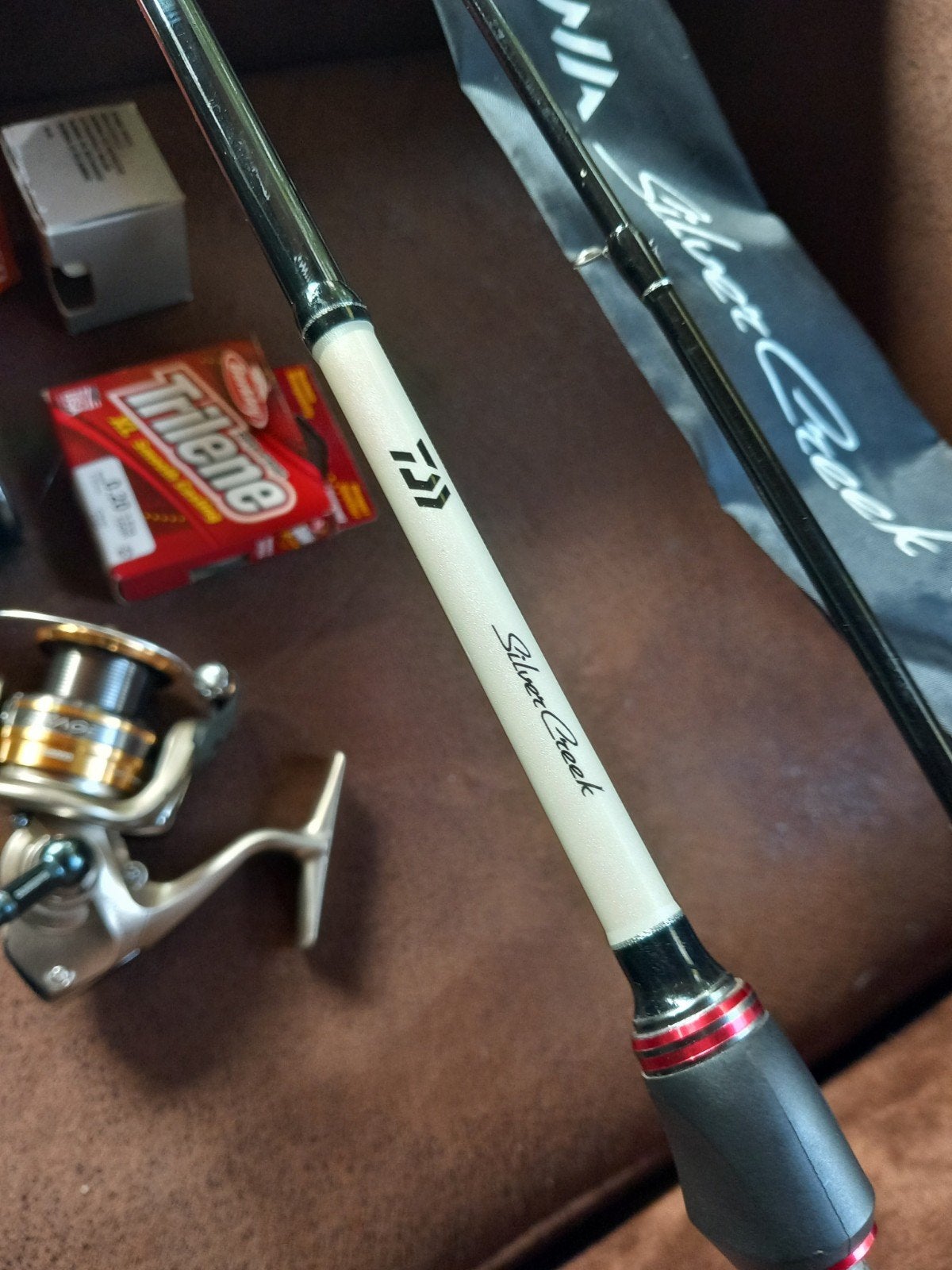 Daiwa Silvercreek 2,20 m nieuw incl Shimano 2500 FD molen, Ophalen of Verzenden, Zo goed als nieuw, Complete set