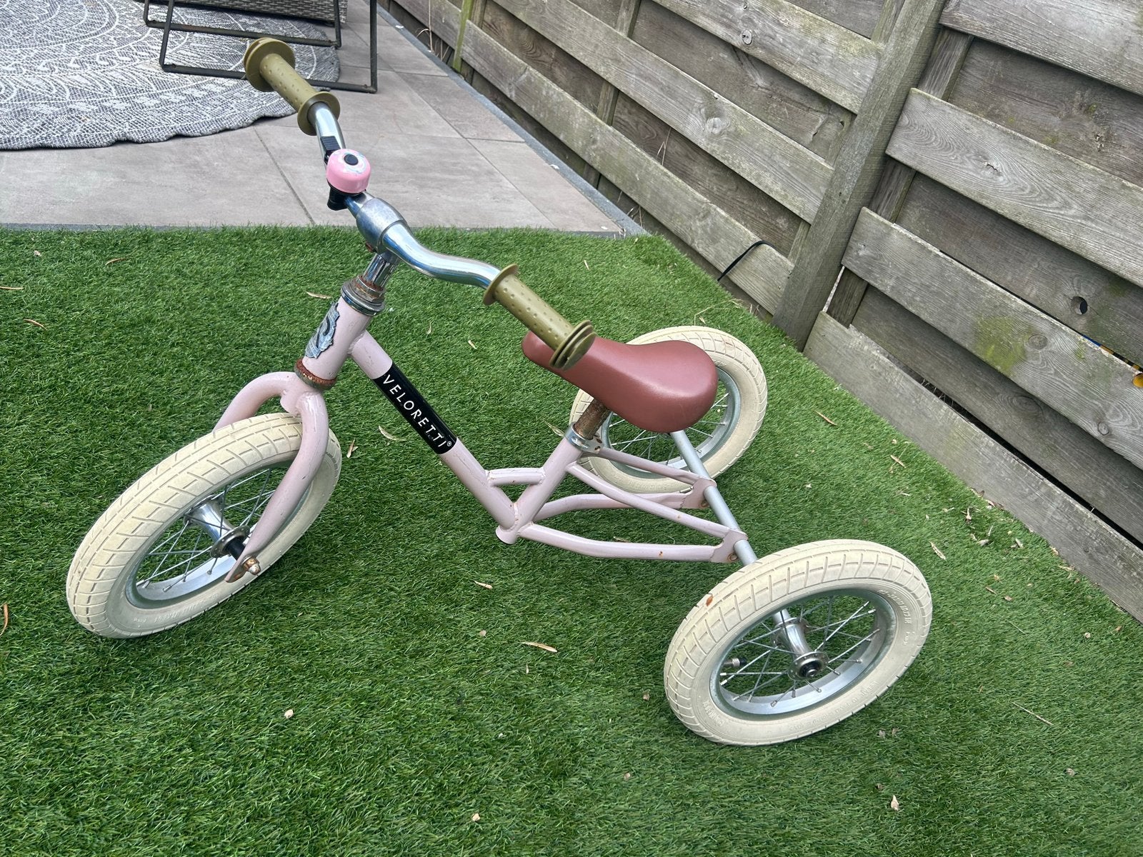 Veloretti loopfiets/driewieler - Roze, Fietsen en Brommers, Ophalen, Gebruikt, Velgrem, Verstelbare zitting