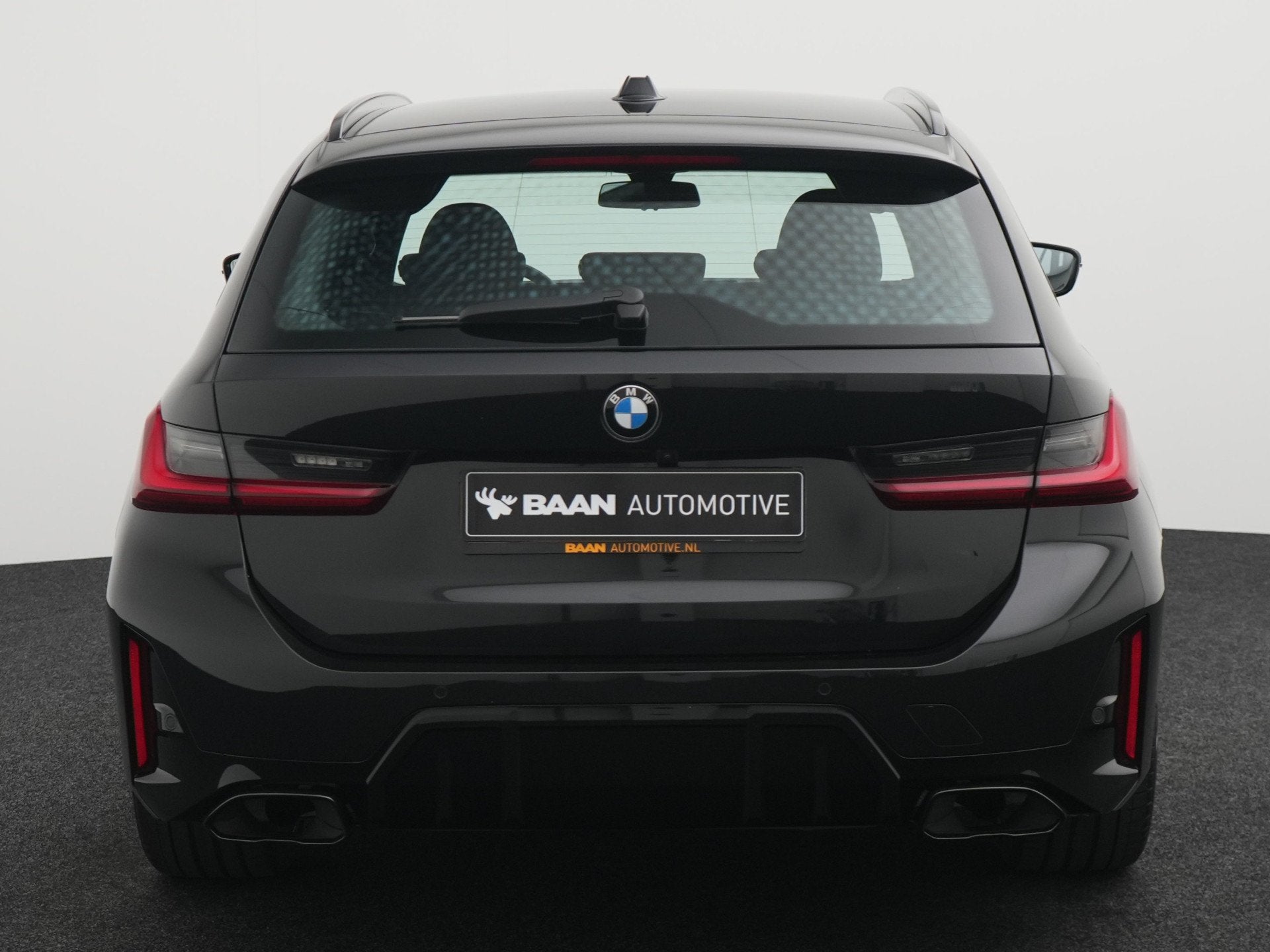 Foto 9 van BMW 3 Serie Touring 330i xDrive M-Sport | M-Performance Pack