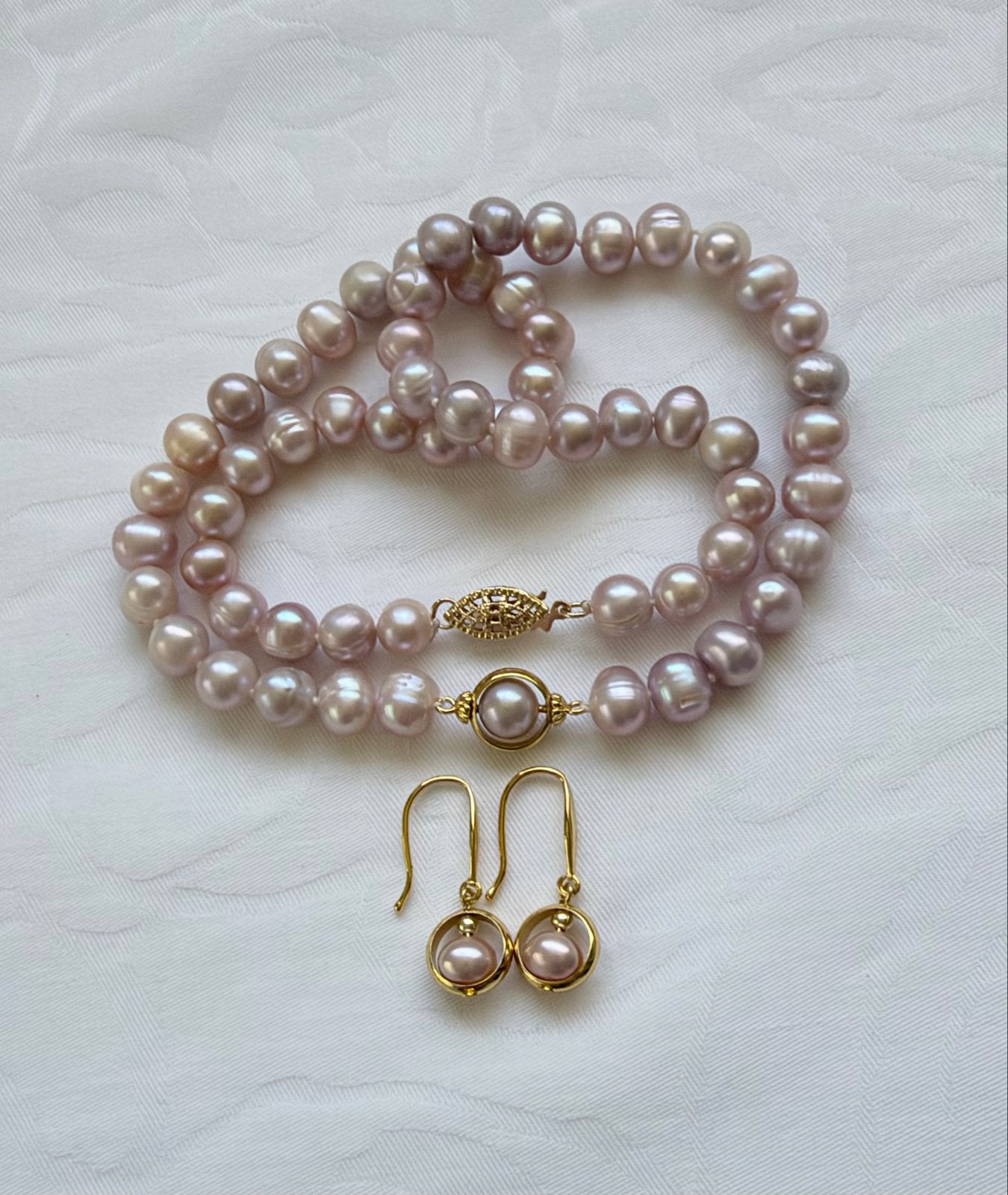 Ketting, Armband & Oorbellen - Lavendel Zoutwater Parels 14K, Ophalen of Verzenden, Nieuw, Goud, Met edelsteen