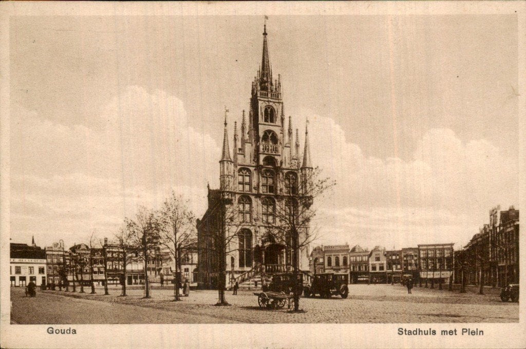 Gouda - Stadhuis - met Plein, Ophalen of Verzenden, 1920 tot 1940, Gelopen, Zuid-Holland