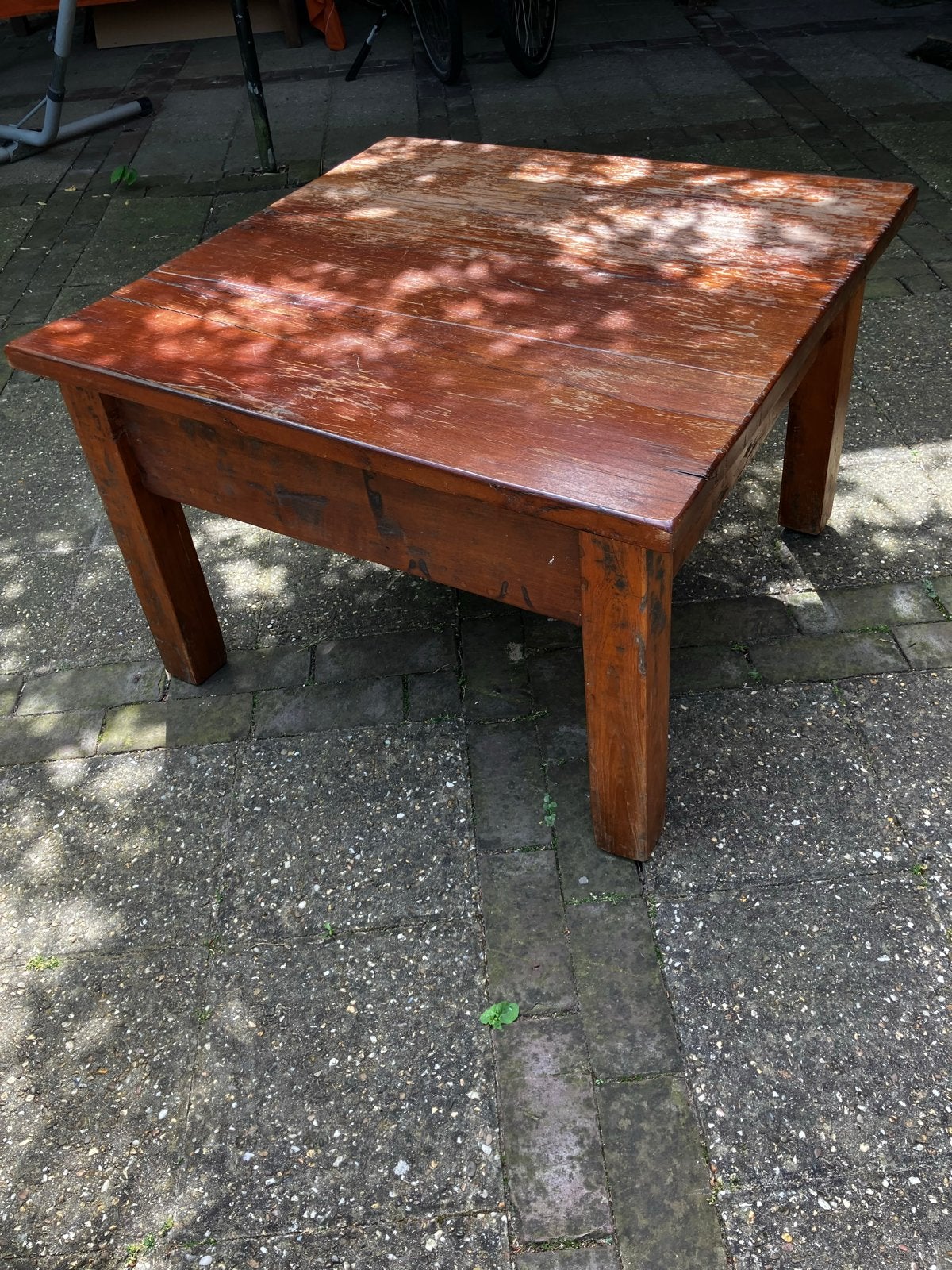 Robuuste houten salontafel met lade, Ophalen