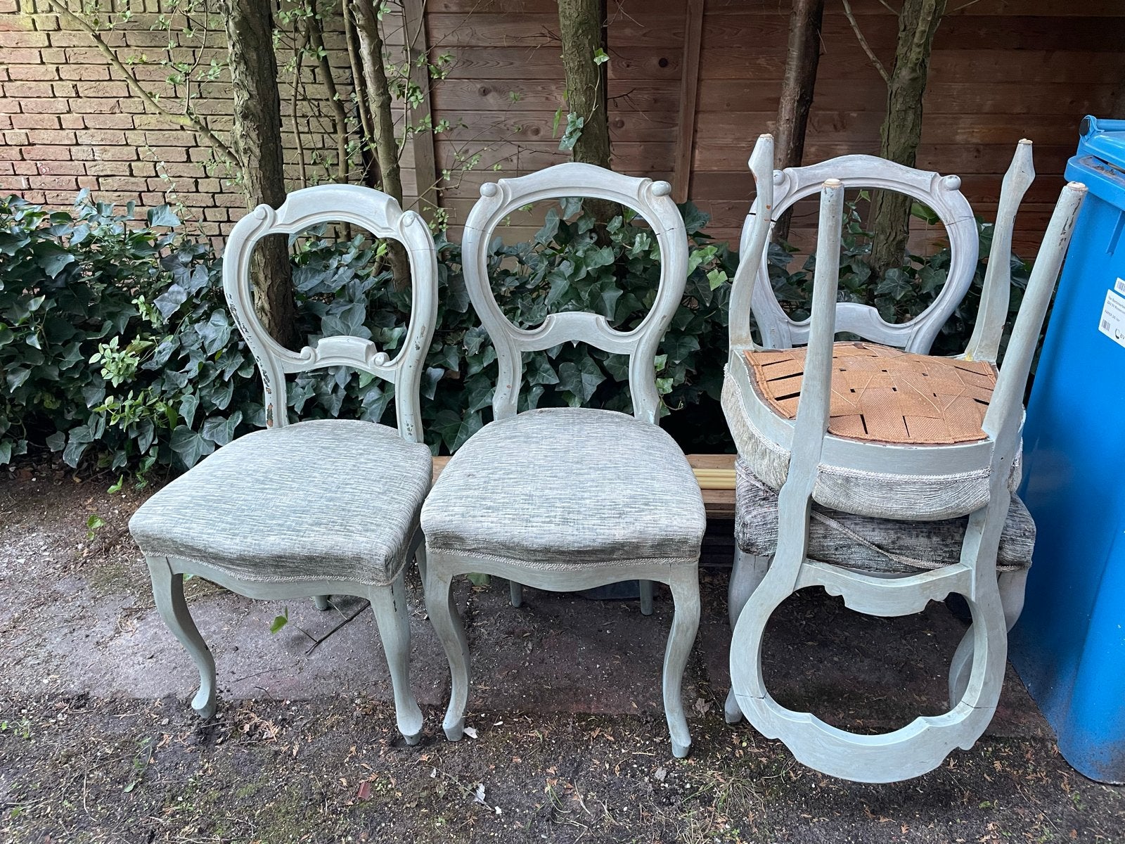 Gratis vintage houten stoelen met kussen, Ophalen