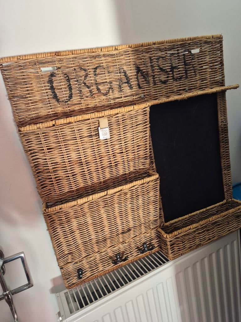 Riviera maison Rotan wandorganizer met krijtbord en haken, Gebruikt, Ophalen of Verzenden, Landelijk, Natuurlijk materiaal
