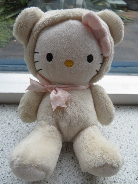Poes Hello Kitty van H&M merk Sanrio in poezenpak, Ophalen of Verzenden, Zo goed als nieuw, Kat, Korrelvulling