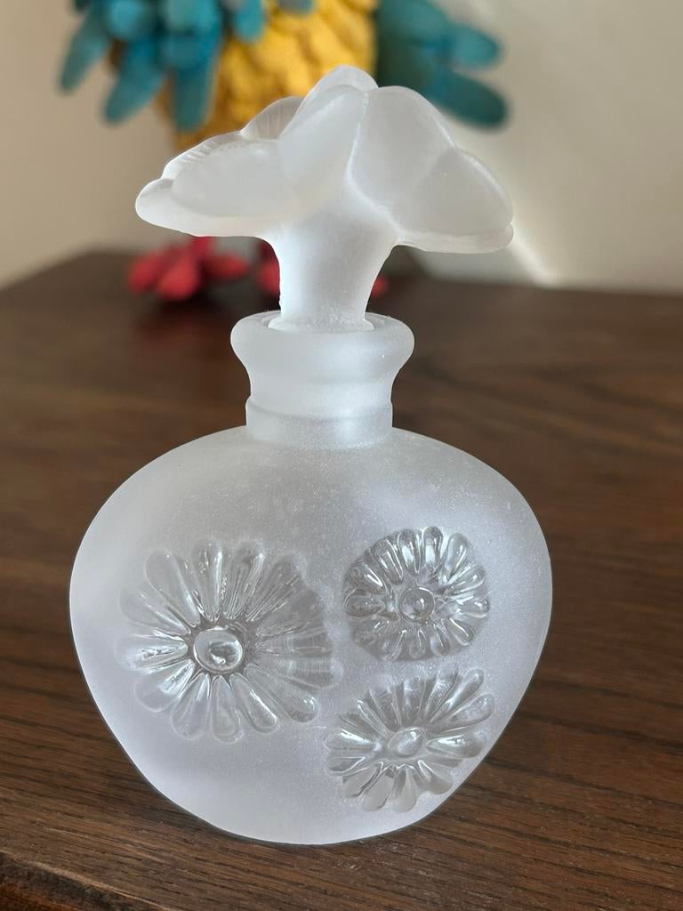 Vintage parfumfles frosted glas bloemen matglas, Verzamelen, Parfumverzamelingen, Ophalen of Verzenden, Gebruikt, Parfumfles