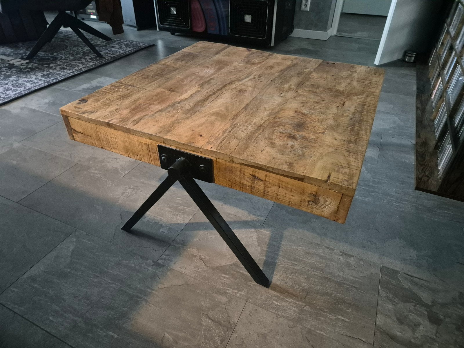 Salontafel mangohout met metalen onderstel 80x80x40cm, Overige houtsoorten, 50 tot 100 cm, Vierkant, Zo goed als nieuw