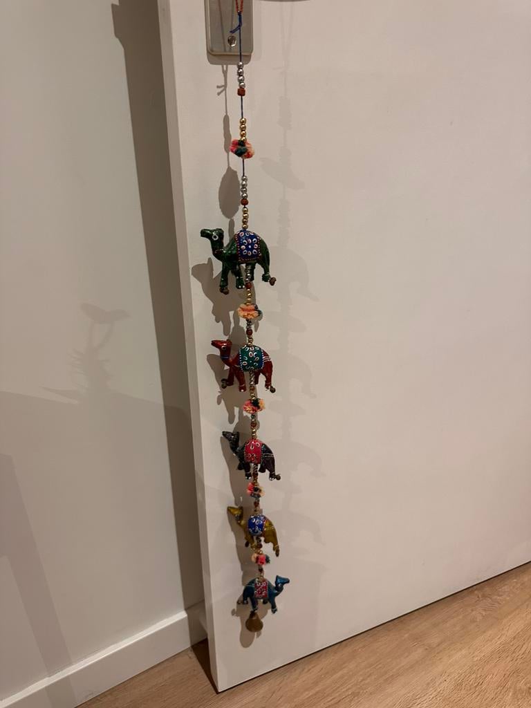 Sier slinger met kamelen of olifanten, Ophalen of Verzenden, Gebruikt, Paard, Beeldje of Figuurtje