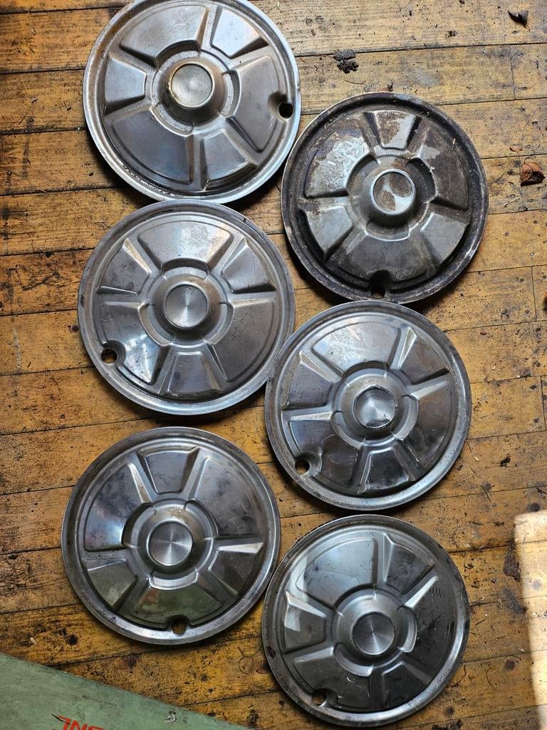 Mazda 1300/1000 wieldoppen 13", Auto-onderdelen, Ophalen of Verzenden, Gebruikt, Mazda