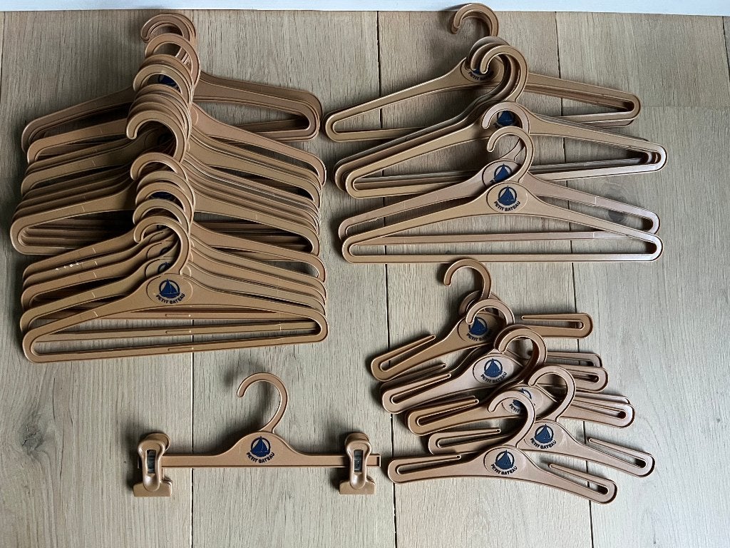 42 Klerenhangers petit bateau kinder kledinghangers, Ophalen of Verzenden, Zo goed als nieuw