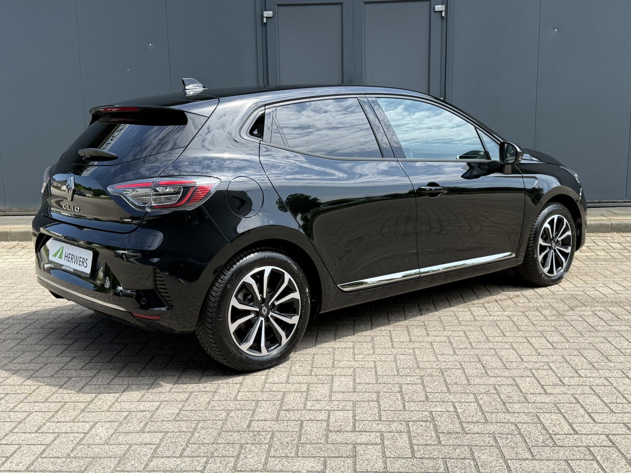 Renault Clio 1.6 E-Tech Full Hybrid 145 Techno / Automaat /, Gebruikt, Euro 6, Leder en Stof, Zwart