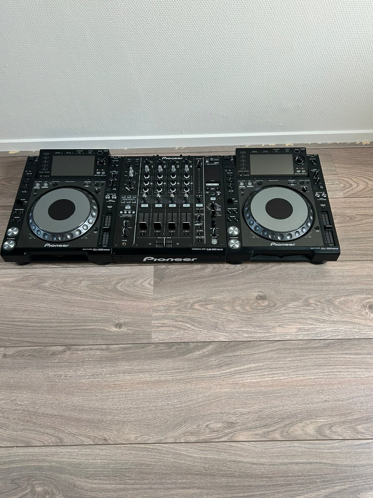 Foto 14 van Pioneer djm 900, 2x cdj 2000 nexus + flightcase
