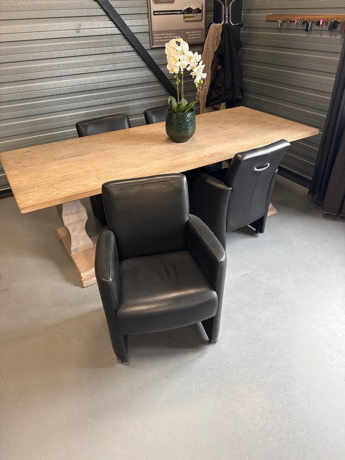 6 Zwarte Eetkamerstoelen met armleuning - nette staat €295,-, Ophalen, Gebruikt, Zwart, Leer