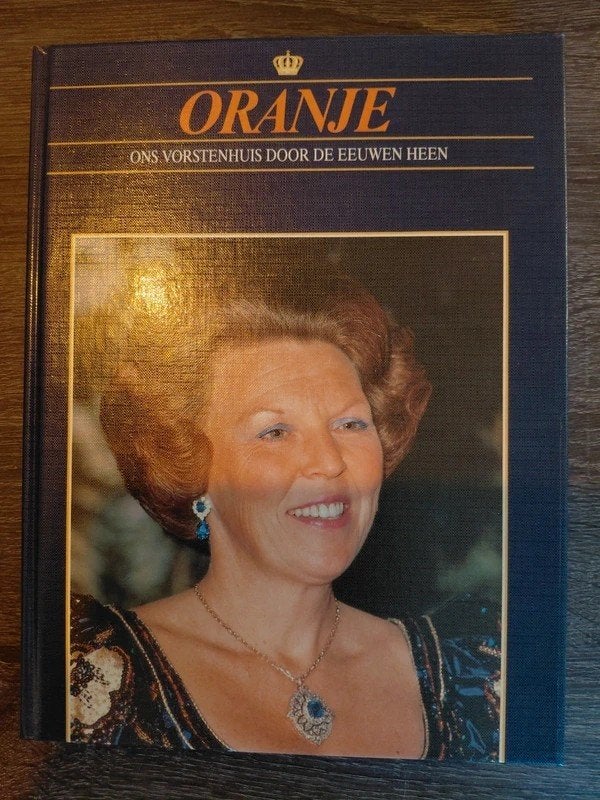 Beatrix: Vorstin van Vandaag - Oranje Ons Vorstenhuis, Ophalen of Verzenden