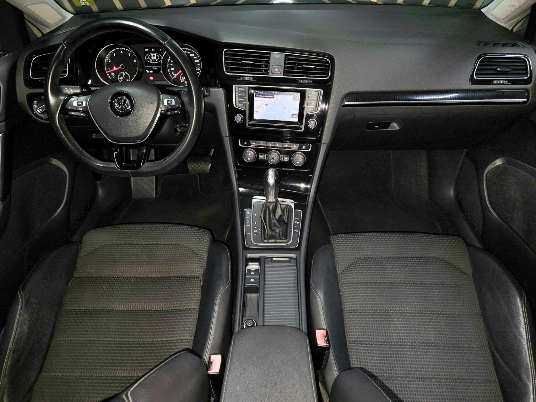 VW Golf 7 AUT 1.4 TSI|PANO|Trekhaak|Stoel verwarming|NAVI, Auto's, Euro 5, Gebruikt, 4 cilinders, Leder en Stof